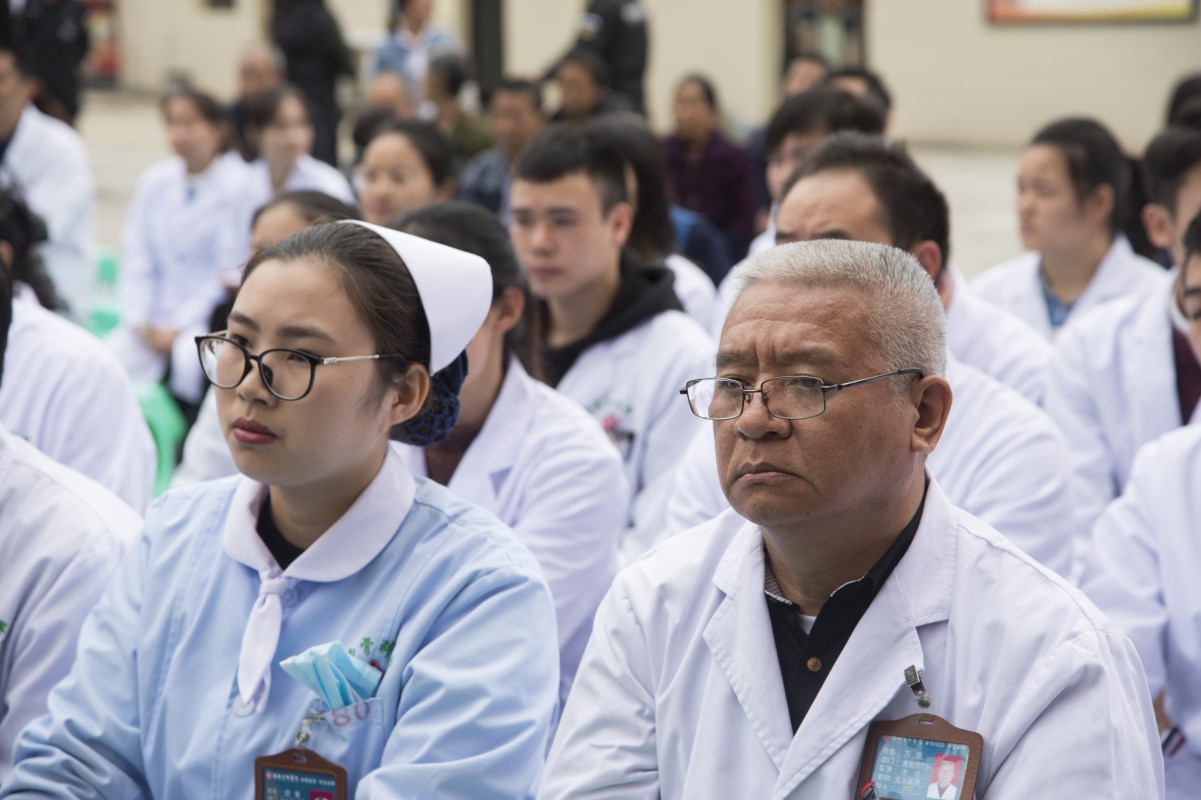西南骨科医院捐赠活动（图片来源：印象黔西南）  (13).jpg
