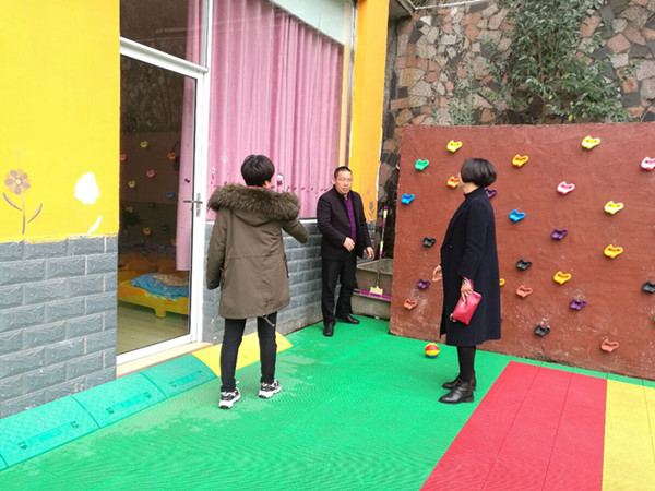 1551928502867041321.jpg 检查组检查室外设施.jpg