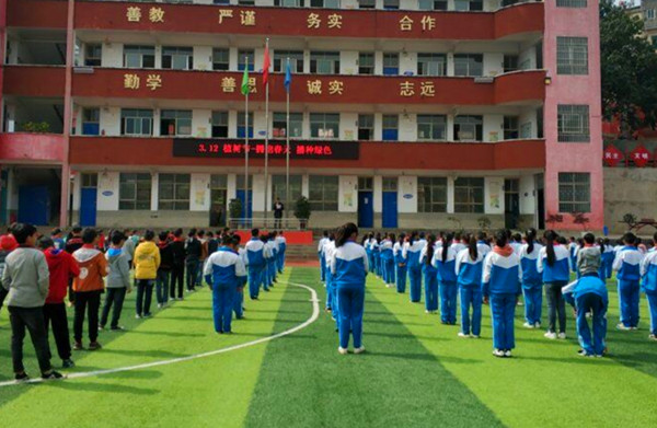 1552380491074054206.jpg 图为爱绿护绿倡议现场.jpg