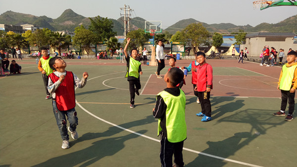 1555554750611050601.jpg 投篮.jpg