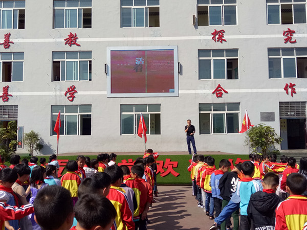 1555894697041099666.jpg 读书分享现场.jpg