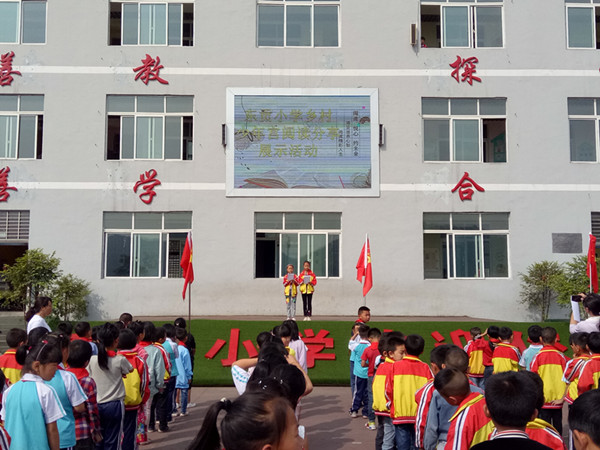 1558942049434065331.jpg 小选手在分享阅读作品.jpg