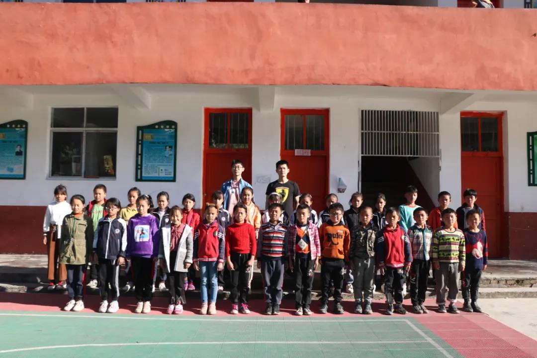 寇珺（左）与学生合照.jpg