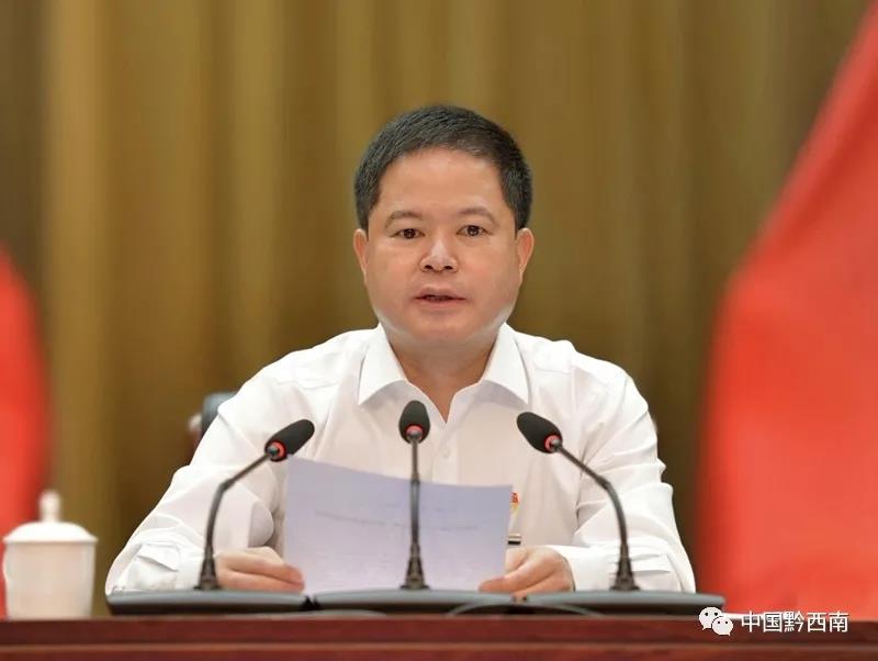 州委书记刘文新代表州委常委会作讲话.jpg