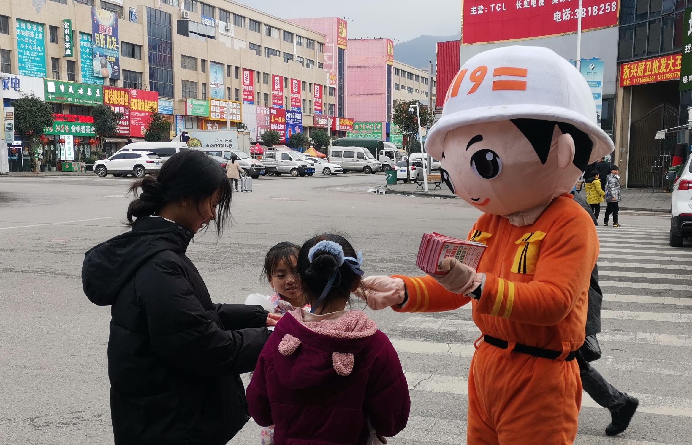 1644283728399009621.jpg 宣传执勤9.jpg