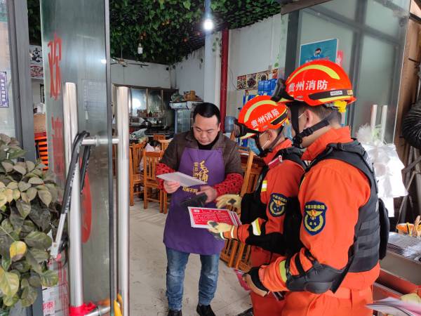 1644283763815040849.jpg 宣传执勤5(1).jpg