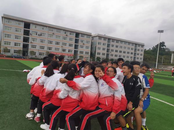 1645778325829070560.jpg 户外心理活动:人椅(1).jpg