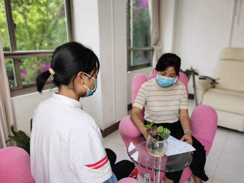 兴义中学考前个体心理辅导(1).jpg
