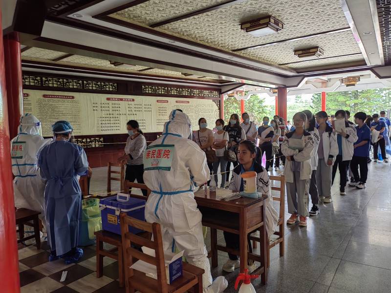 兴义八中学生核酸抽检(1).jpg