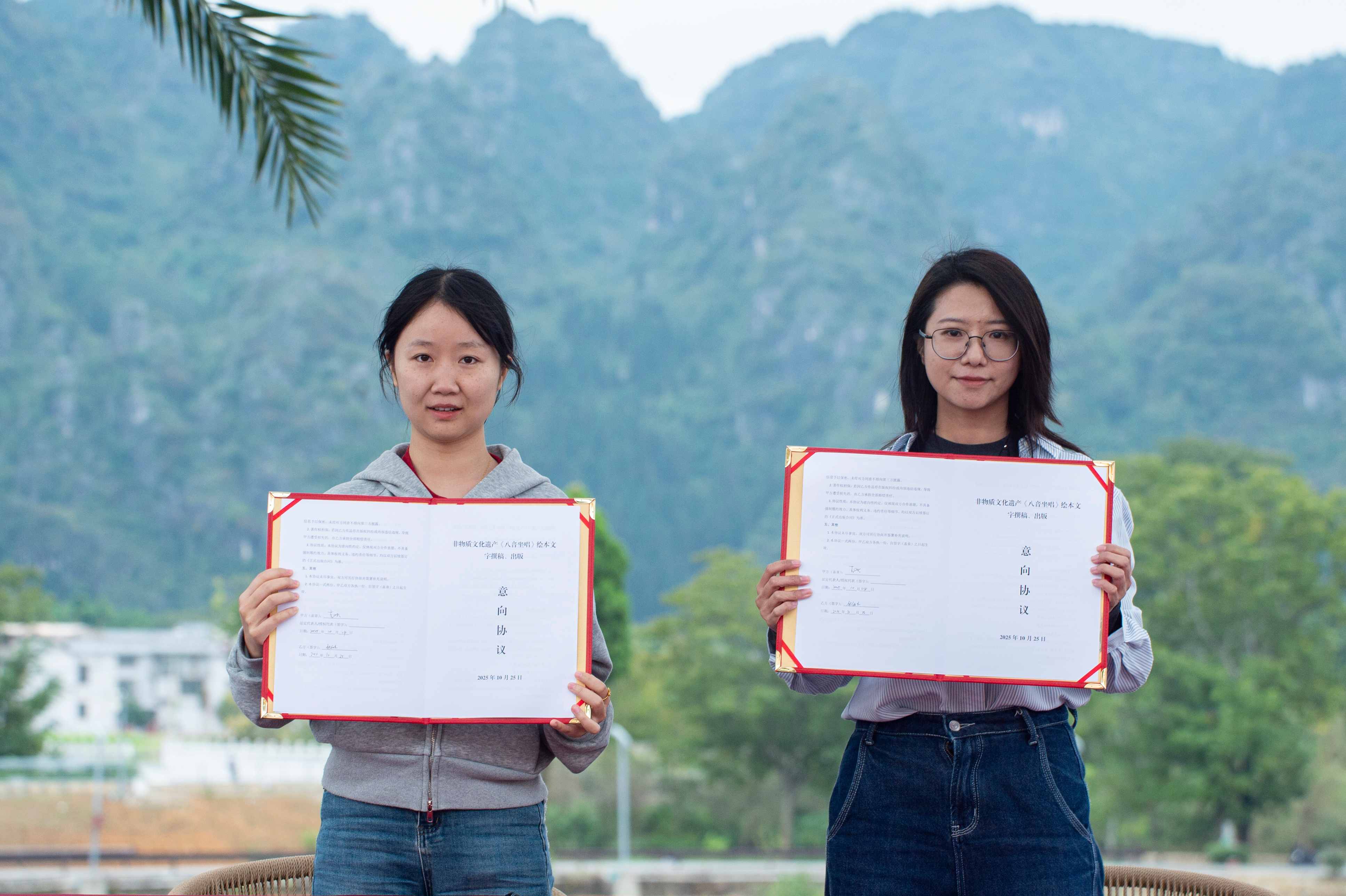 1761573852592077268.jpg 《带一本书去黔西南》分享会 (提供:印象黔西南) (21).jpg